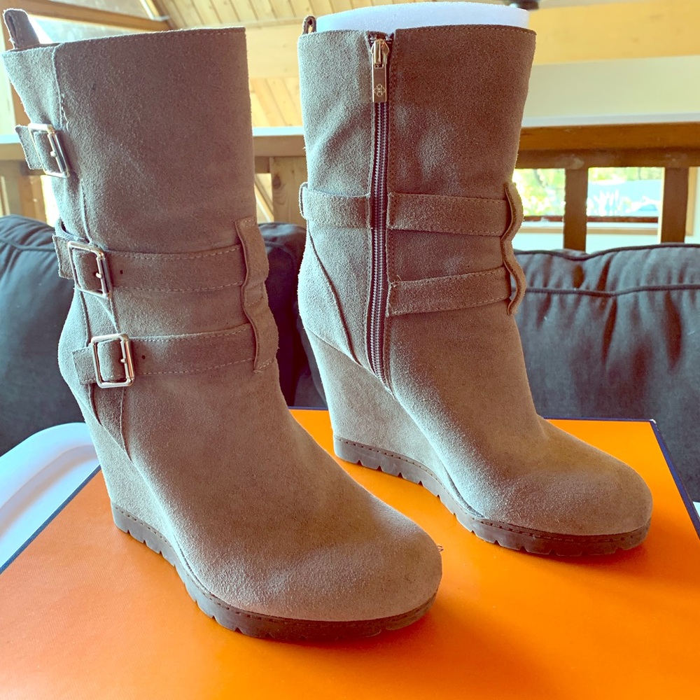 Arturo Chiang Suede boots